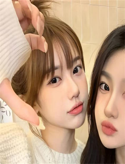 IMAX版本：《去他的文学课2》导演手法心理解析：艺术风格与技术特点分析